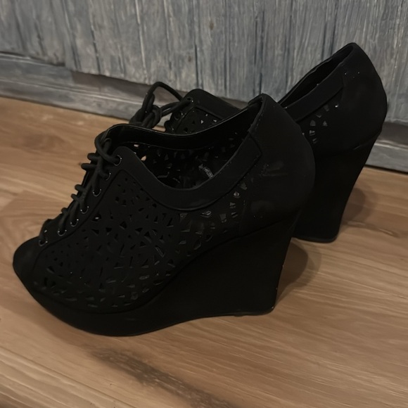 Size 7.5 Women’s Black Lace up heels with open toe - Picture 2 of 4